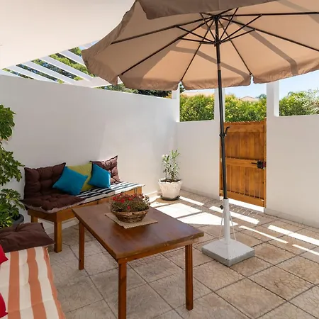 Epsilon - 100m From The Beach, By Zantewize Apartman