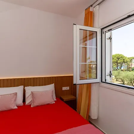 Epsilon - 100m From The Beach, By Zantewize