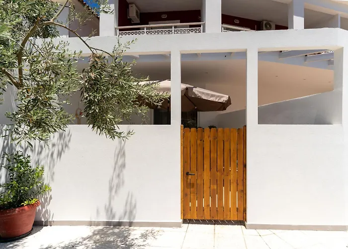 Epsilon - 100m From The Beach, By Zantewize *