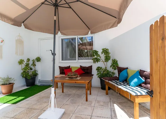 Апартаменты Epsilon - 100m From The Beach, By Zantewize *