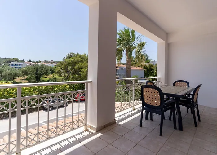 Epsilon - 100m From The Beach, By Zantewize Циливи